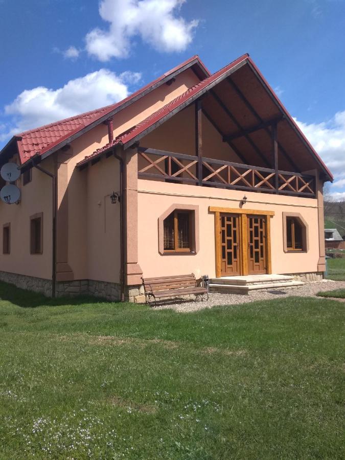 Villa Затишок В Карпатах à Yaremtche Extérieur photo